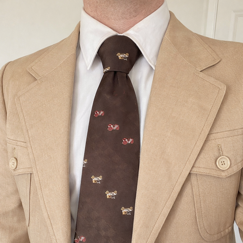 1970s Automobile Tie Disco Era Wide Brown Polyester Men's Vintage Necktie with woven antique car designs Chadwick by Wembley