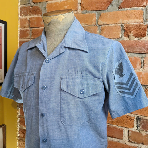 1960s-70s Vintage U.S. Navy Men's Blue Chambray Shirt Vietnam Era Short Sleeve Work Shirt by Seafarer - Size MEDIUM