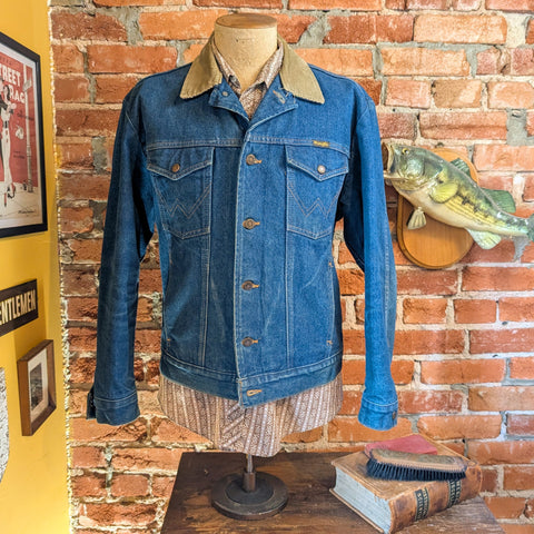 1980s Vintage WRANGLER Men's Authentic Western Cowboy Style Denim Trucker Jean Jacket with Corduroy Collars Blanket Lined - Size 38 (MEDIUM)