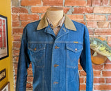 1980s Vintage WRANGLER Men's Authentic Western Cowboy Style Denim Trucker Jean Jacket with Corduroy Collars Blanket Lined - Size 38 (MEDIUM)