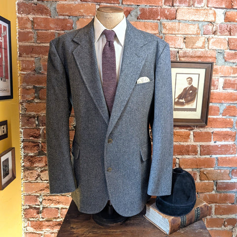 1970s Vintage PENDLETON Suit Jacket Men's Soldi Gray 100% Pure Virgin Wool Blazer / Sport Coat - Size 44 Long (LARGE)