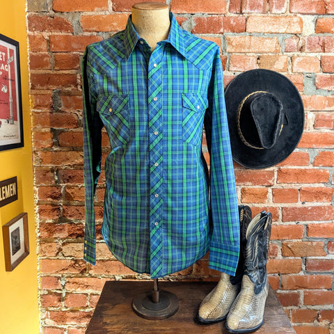 1990s Vintage WRANGLER Plaid Western Shirt Men's Blue & Green Cowboy Style Long Sleeve Pearl Snap Shirt - Size XL