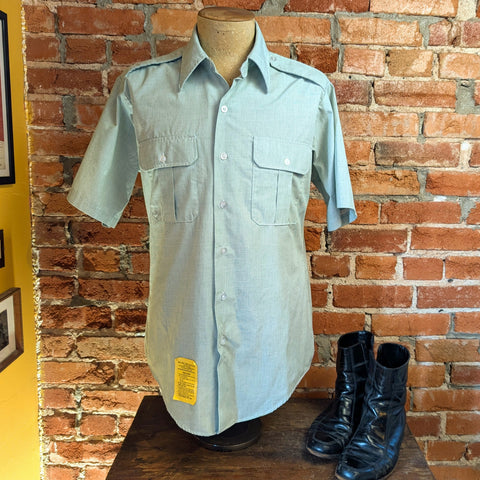 1970s Vintage Men's Green Short Sleeve Work Shirt / Uniform Shirt with Shoulder Straps by J.H. Rutter-Rex Mfg. Co. - Size MEDIUM