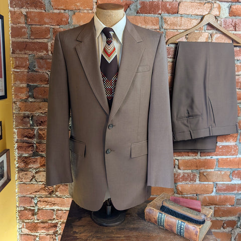 1970s Disco Era 2 Piece Brown Suit Men's Vintage Jacket / Sport Coat & Pants / Trousers by Christian Brooks - Size 40 (MEDIUM)