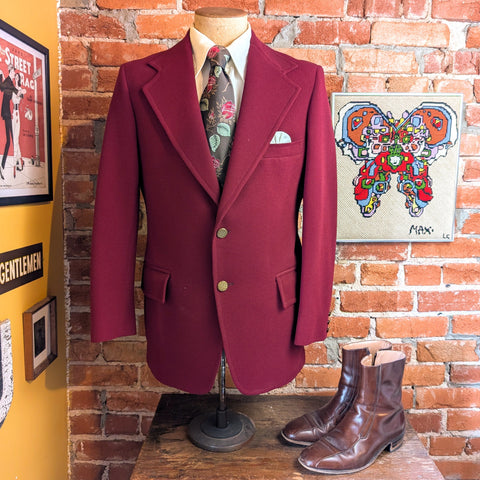 1970s Maroon Red Knit Polyester Suit Jacket Men's Vintage Disco Era Blazer / Sport Coat by JCPenney - Size 40 (MEDIUM)