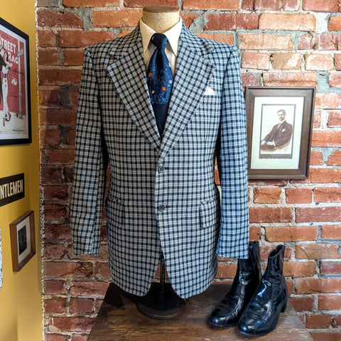 1970s Vintage Blue Plaid Men's Suit Jacket Blue & White Soft Woven Wool Blend Blazer / Sport Coat by Walton Clothes - Size 42 Long (LARGE)