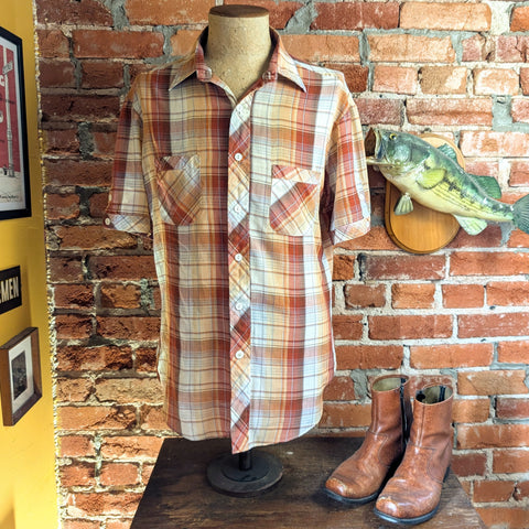 1970s Plaid Kennington Shirt Vintage Men's Short Sleeve Shirt by Kennington Ltd. California - Size LARGE
