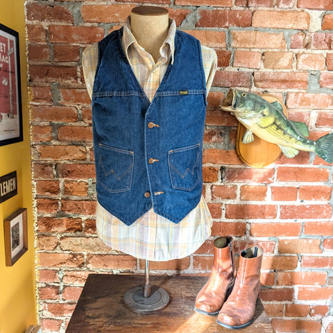 1970s WRANGLER Denim Vest Men's Vintage Blue Jean Shearling Western Style Cowboy Vest with Sherpa Wool Lining - Size MEDIUM