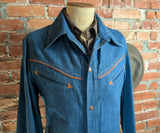 1970s Vintage Men's Denim Western Jacket with Suede Trim, Snap Buttons Jean Jacket Retro Cowboy Ranchwear Coat 70s Westernwear - Size MEDIUM