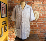 1990s Vintage Men's Light Gray Guayabera Mexican Beach Wedding Shirt – Size XL