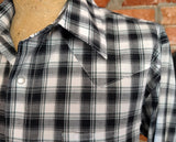 2000s Vintage Wrangler Western Shirt Y2K Pearl Snap Long Sleeve Cowboy Shirt with Black & Shite Plaid Pattern - Size LARGE
