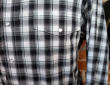 2000s Vintage Wrangler Western Shirt Y2K Pearl Snap Long Sleeve Cowboy Shirt with Black & Shite Plaid Pattern - Size LARGE