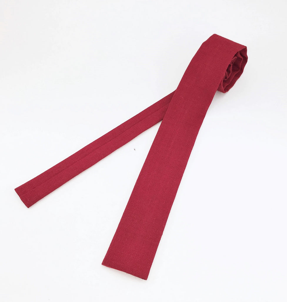 The Tie Bar Men's Bulletin Dot Tie - Skinny - in Red, Linen